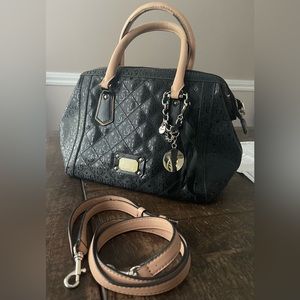 Guess handbag with crossbody strap and medicine bag style